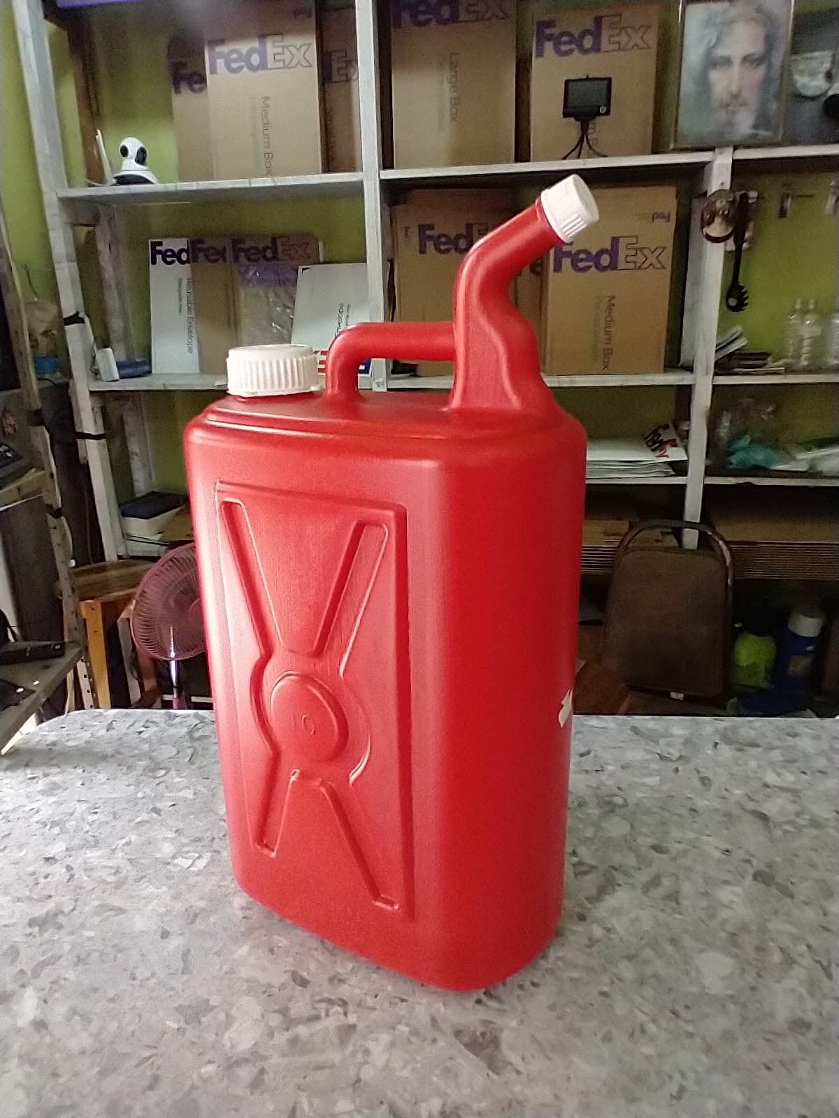 Bidón para gasolina con pico vertedor