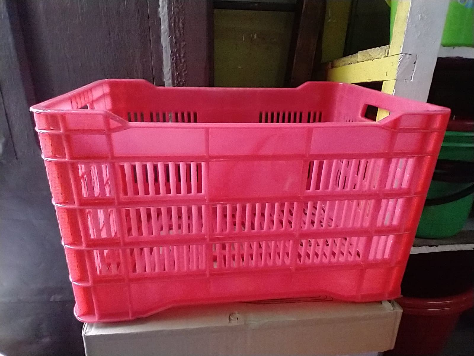 Caja plástica calada para frutas y verduras